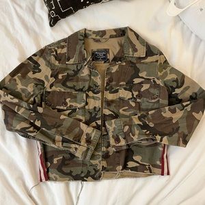 Cropped camo jacket